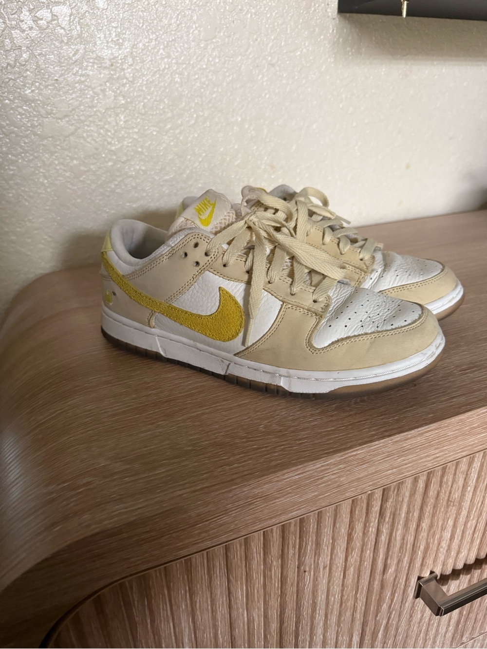 Nike Kids Low-Top Sneakers in Yellow and Cream